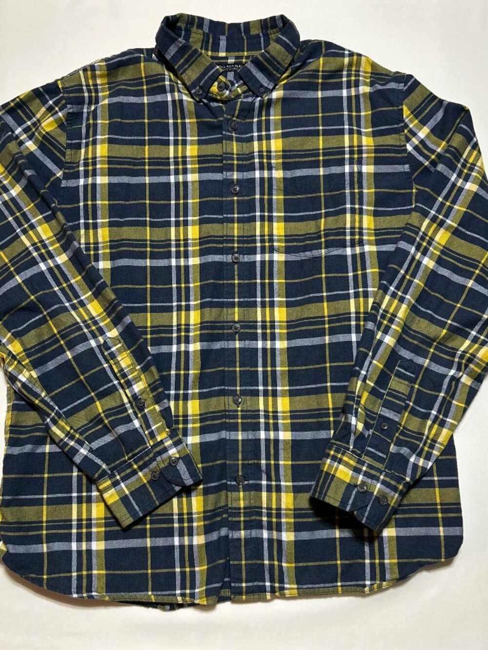 Banana Republic Ultra-Soft Flannel (XL); Untucked Slim Fit; 100% Cotton;